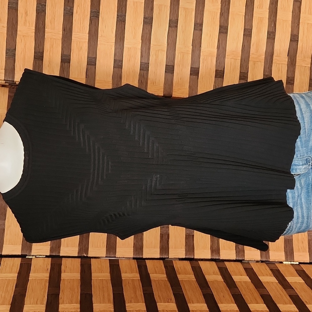 NWT! CeCe flare stretch tank